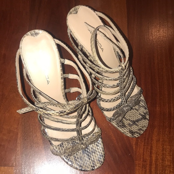 Via Spiga strappy snakeskin heel - Picture 2 of 3